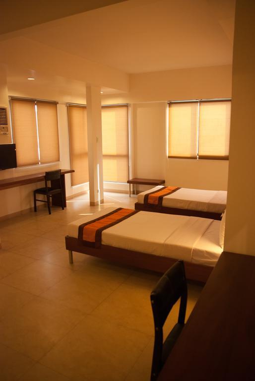 M Suites Hotel Макати Номер фото