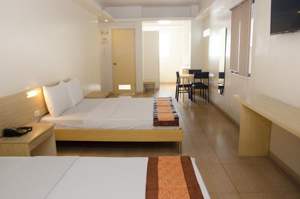 M Suites Hotel Макати Экстерьер фото