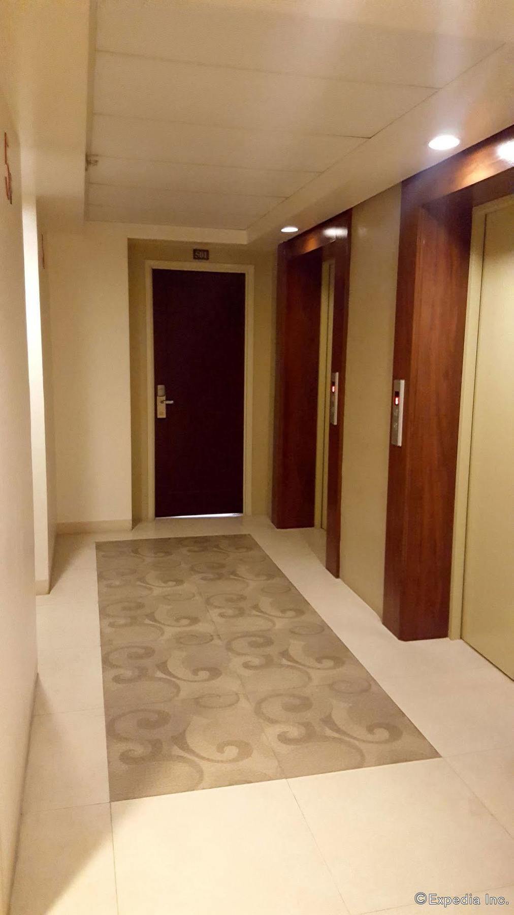 M Suites Hotel Макати Экстерьер фото